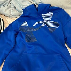 Boys under Armour sweatshirt